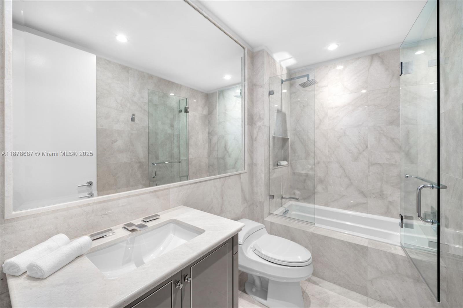9349 Collins Ave # 406