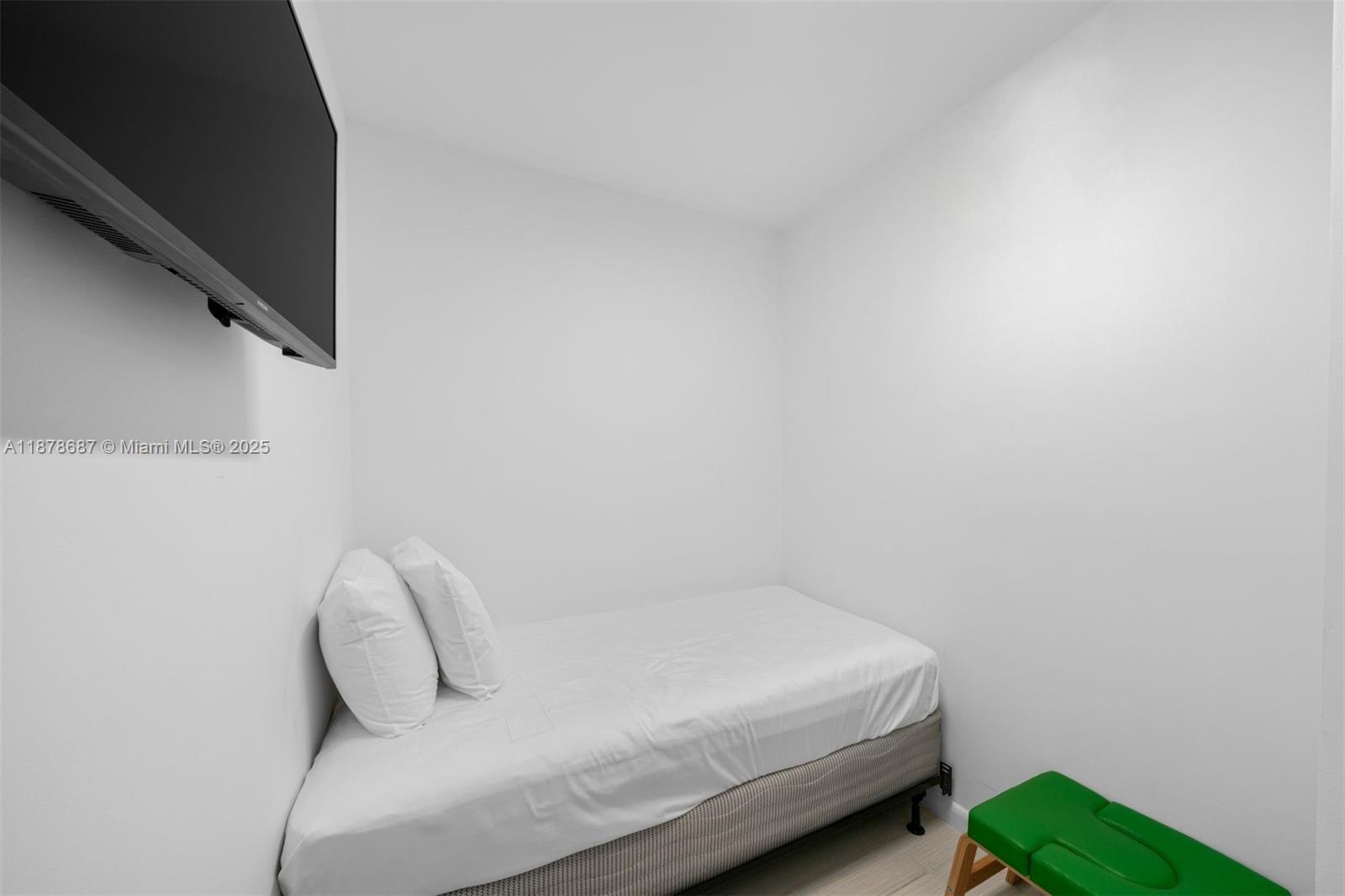 9349 Collins Ave # 406