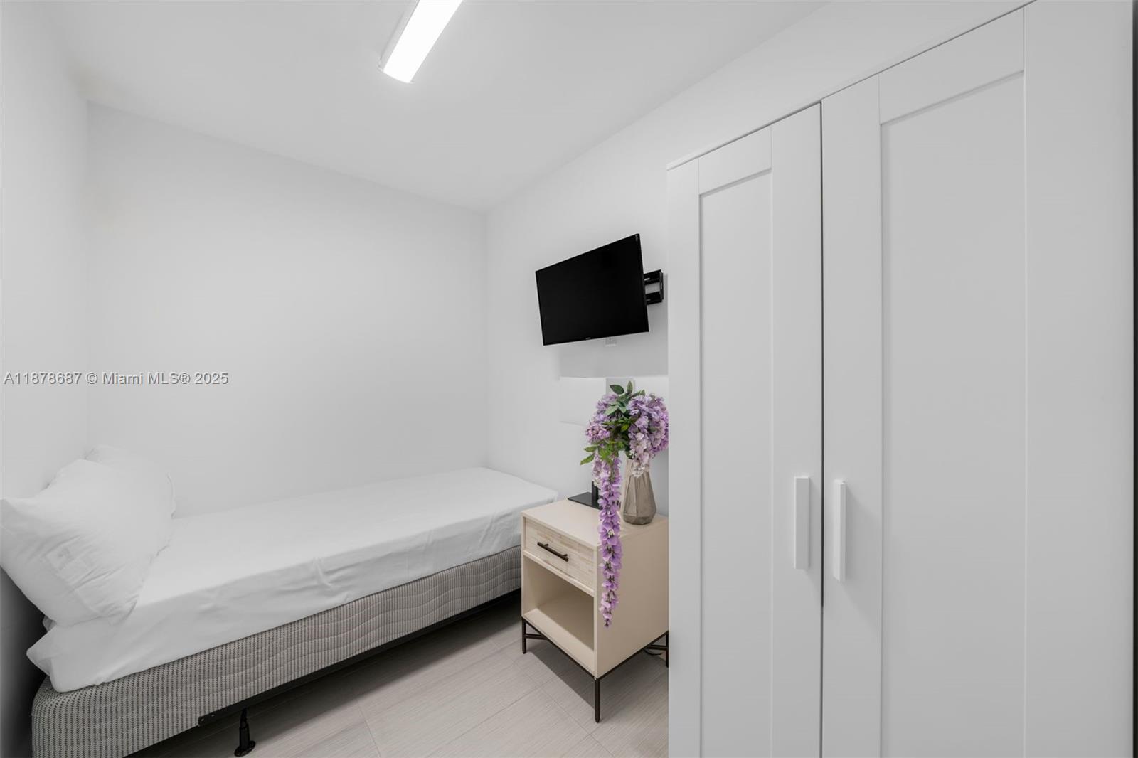 9349 Collins Ave # 406