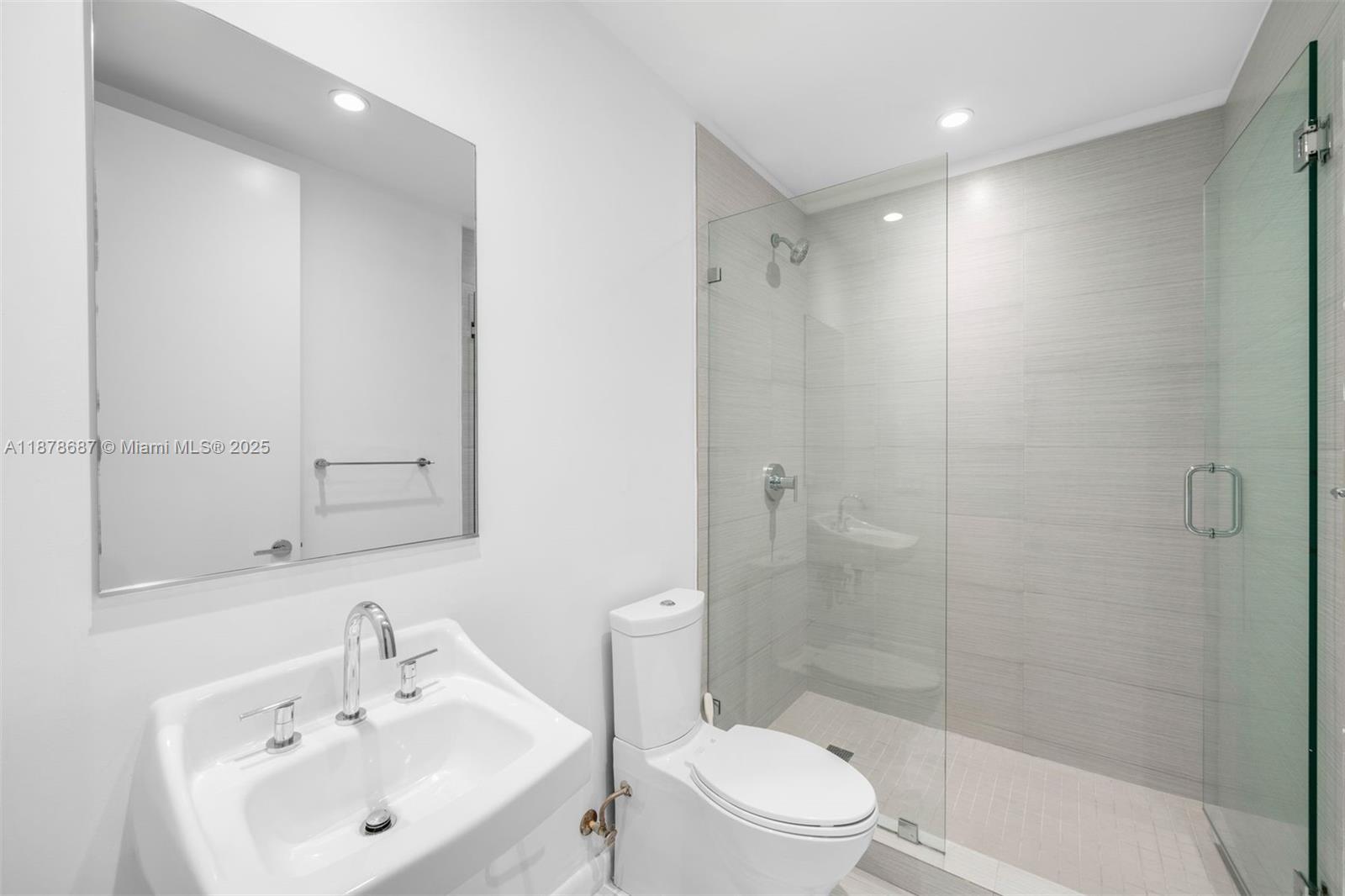 9349 Collins Ave # 406
