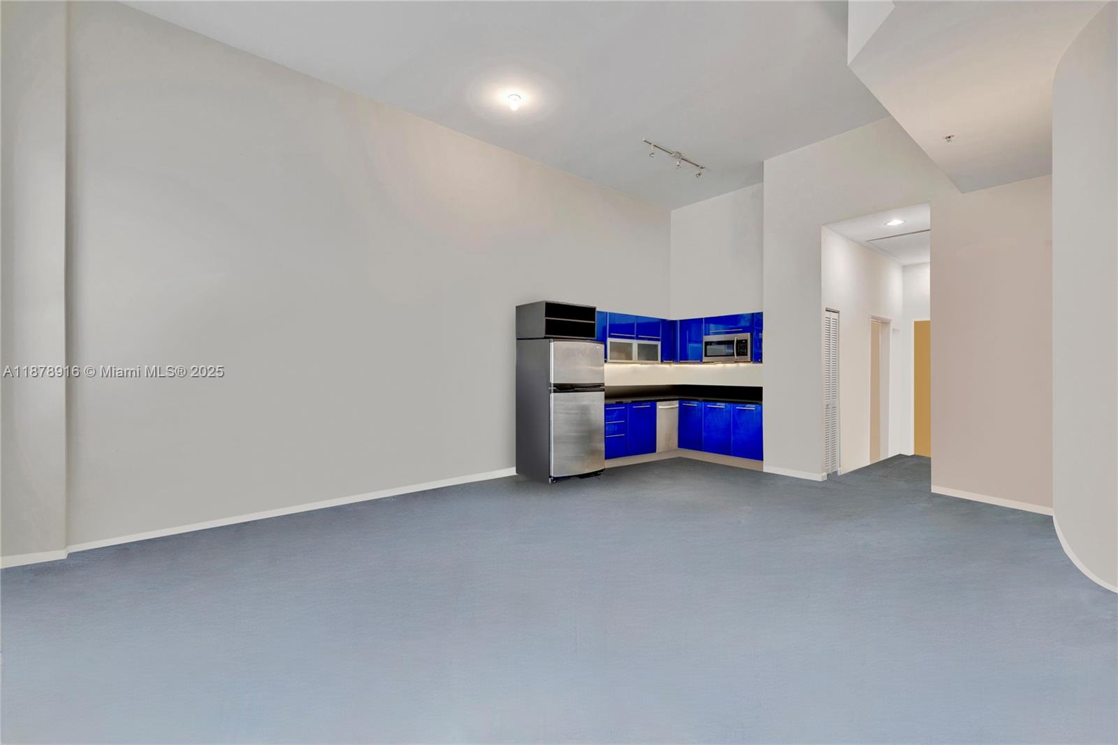 253 NE 2nd St # 220