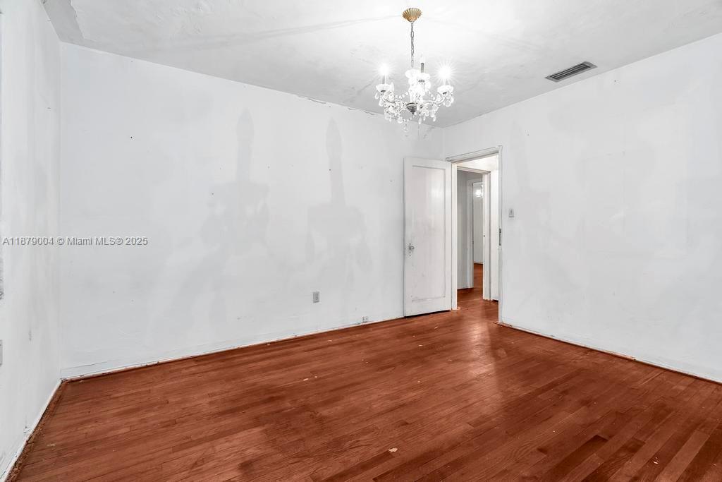 515 W 30th St