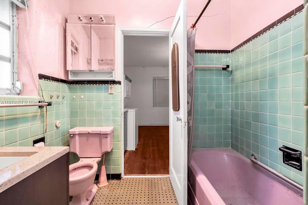 515 W 30th St