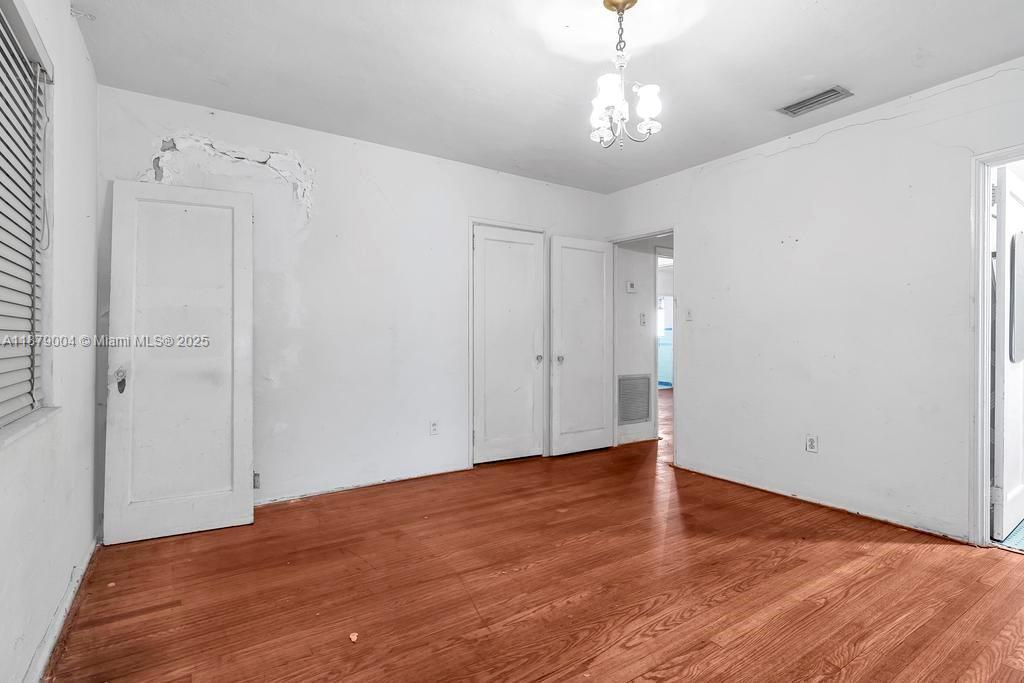 515 W 30th St