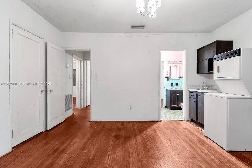 515 W 30th St