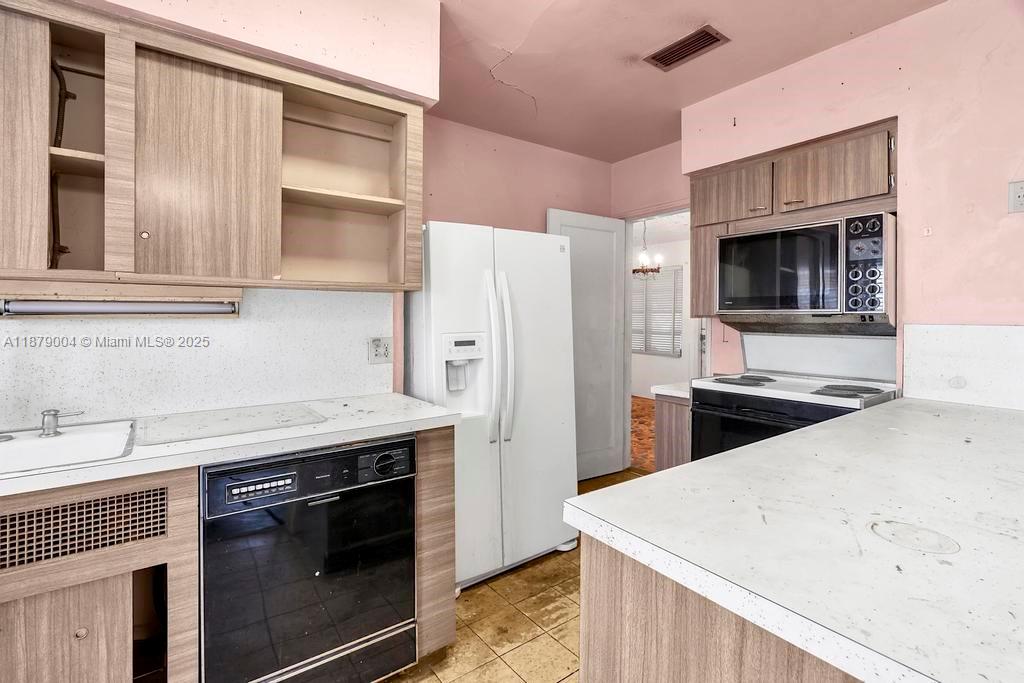 515 W 30th St