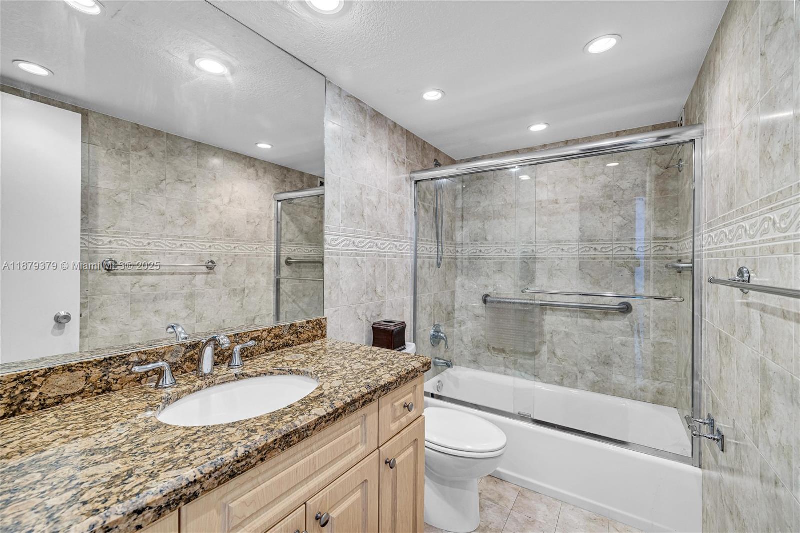 5005 Collins Ave # 616