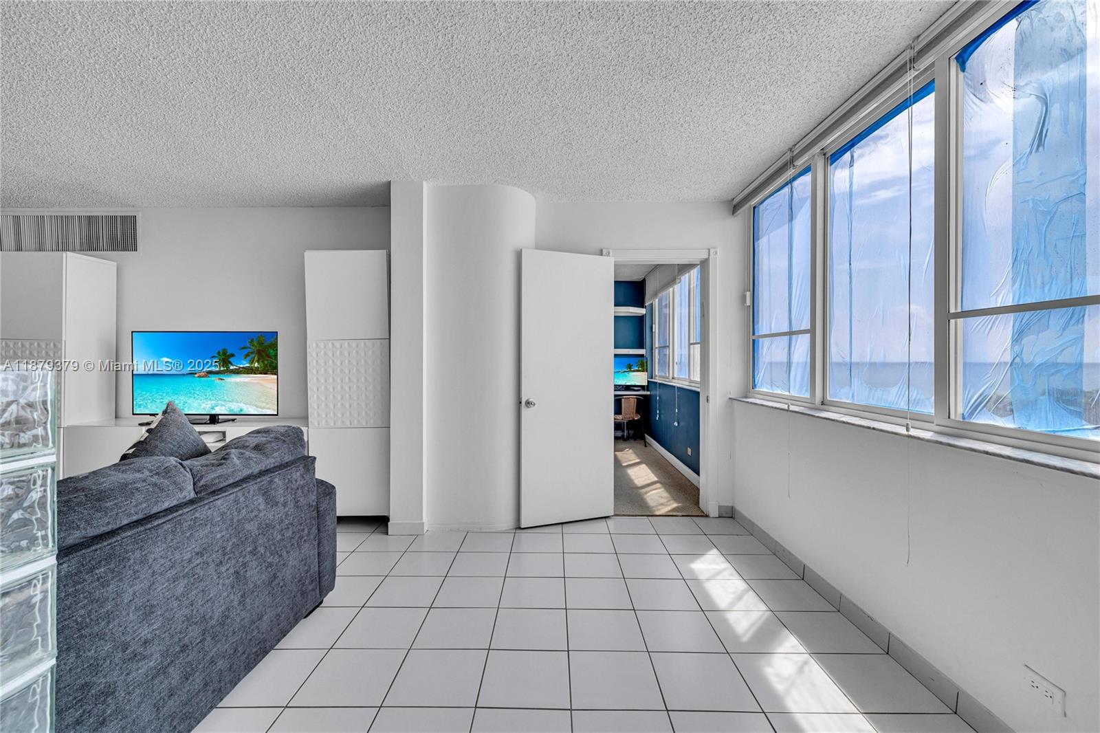 5005 Collins Ave # 616