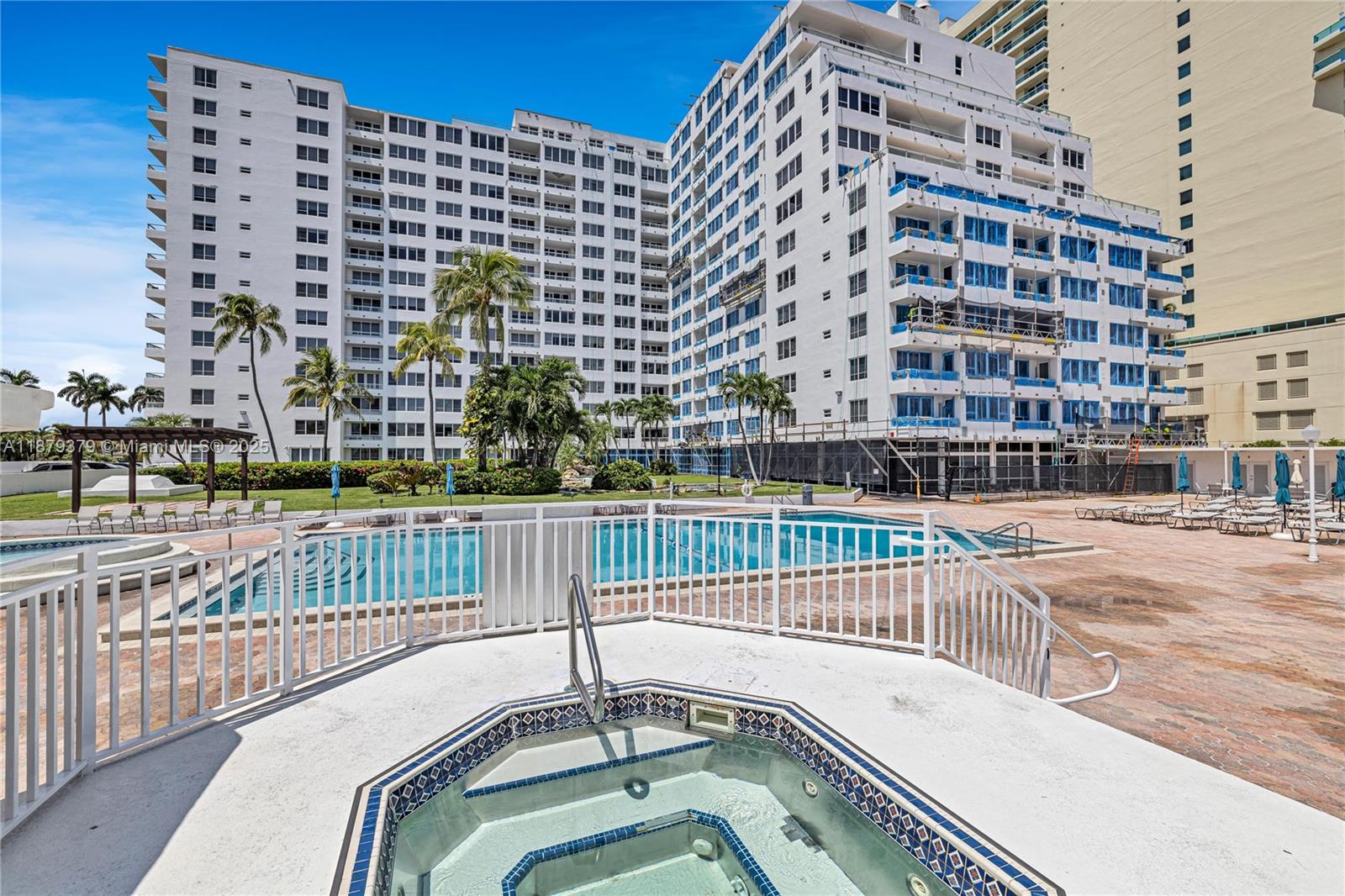 5005 Collins Ave # 616