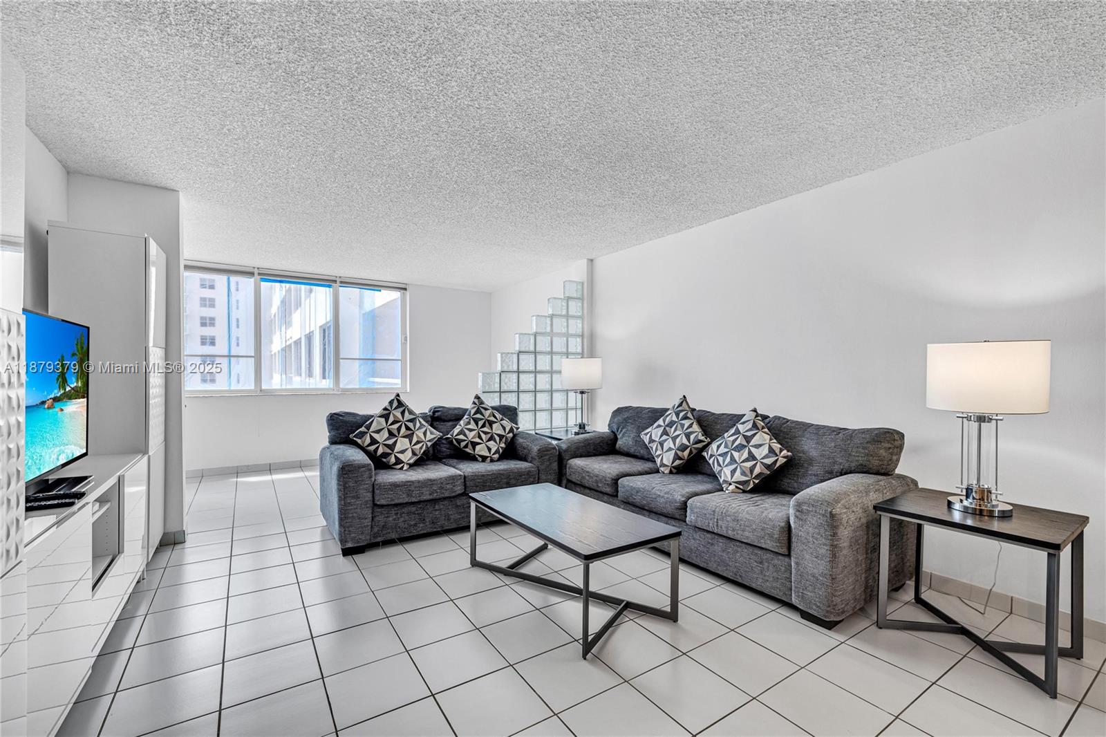 5005 Collins Ave # 616