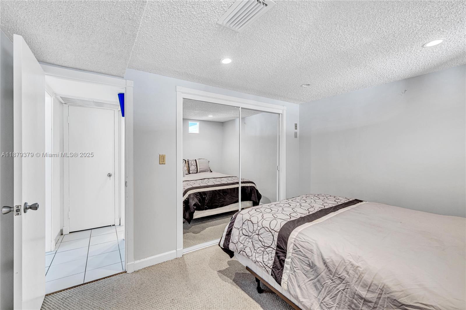 5005 Collins Ave # 616