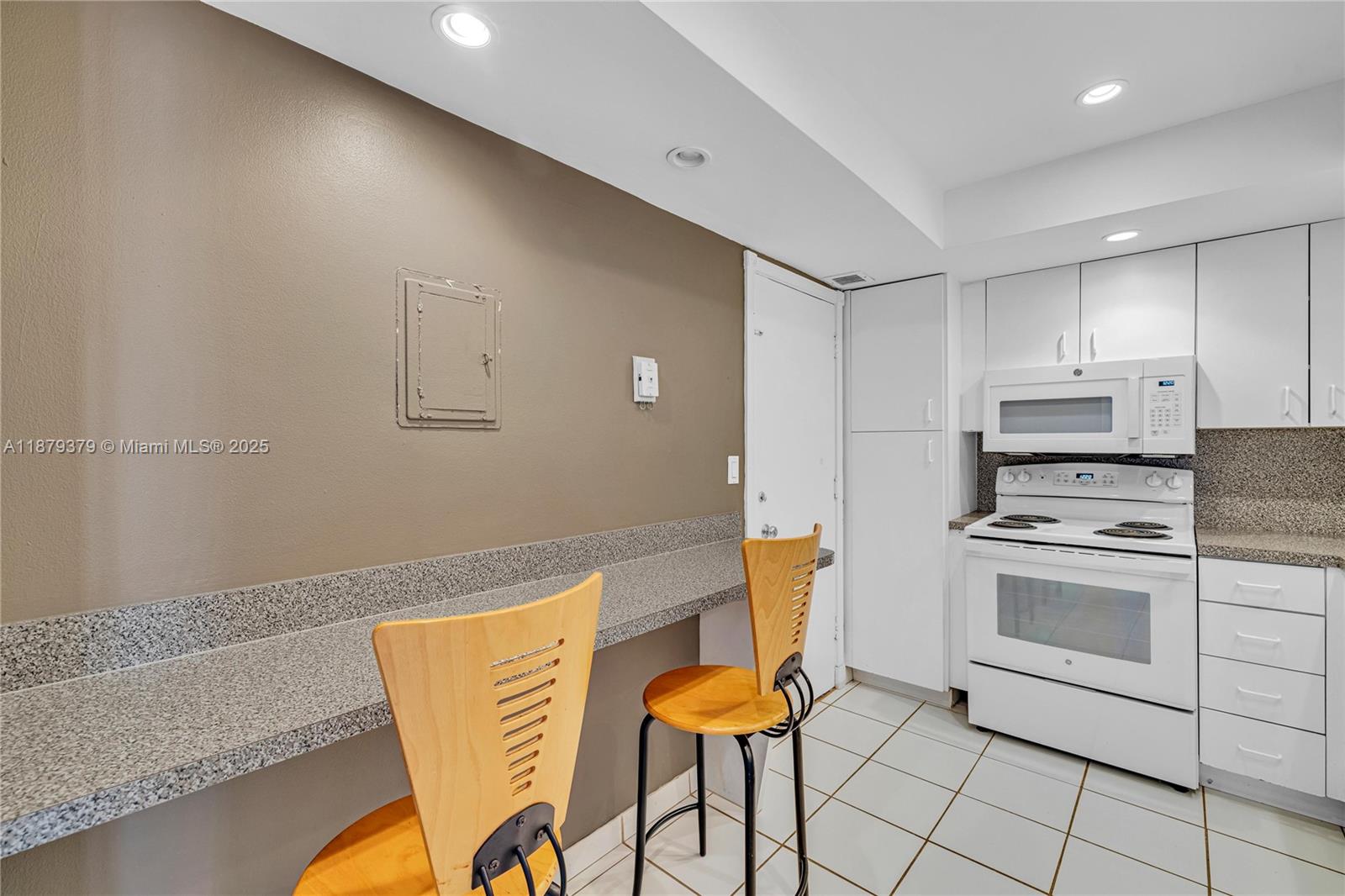 5005 Collins Ave # 616
