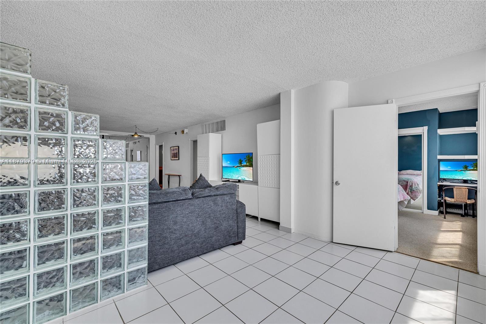 5005 Collins Ave # 616