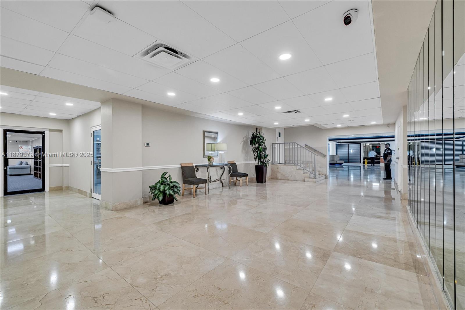 5005 Collins Ave # 616