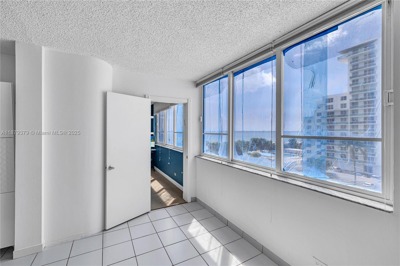 5005 Collins Ave # 616