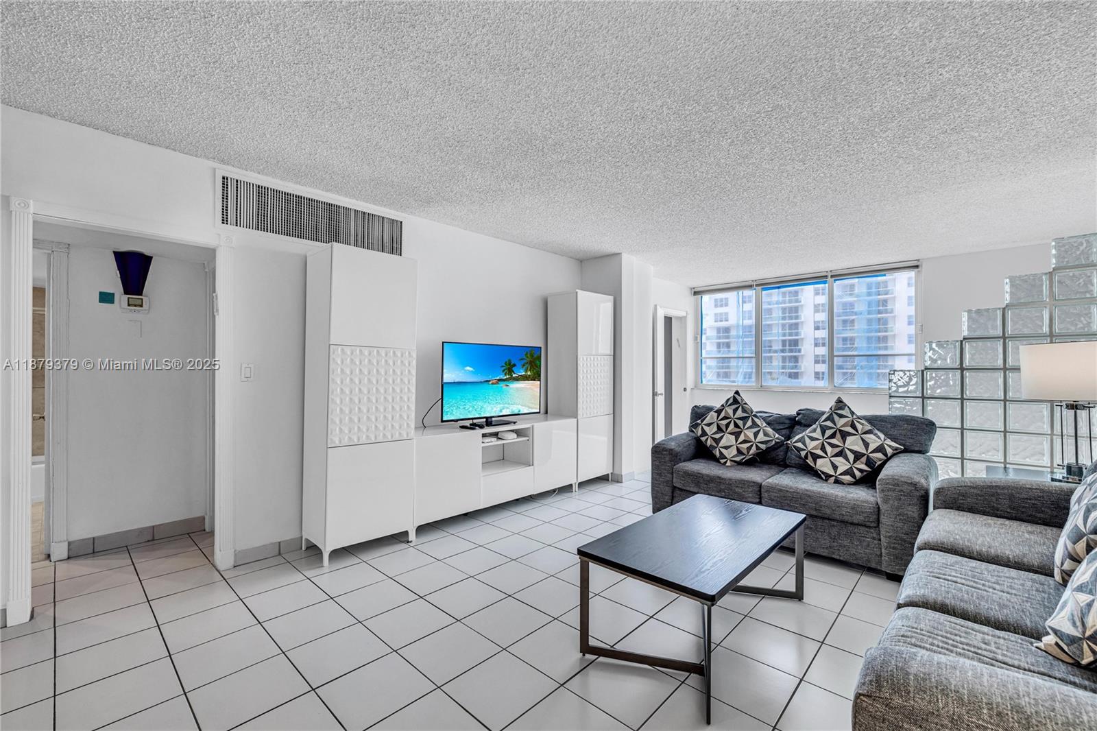 5005 Collins Ave # 616