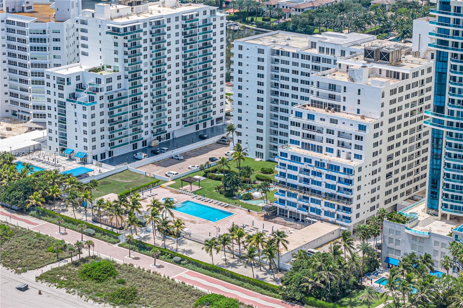 5005 Collins Ave # 616
