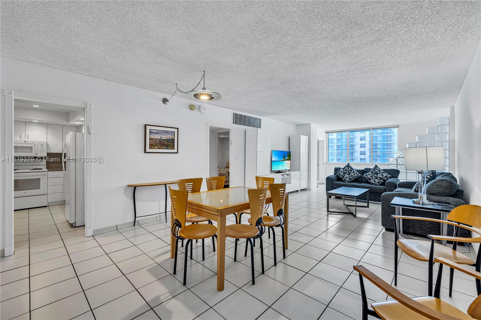 5005 Collins Ave # 616