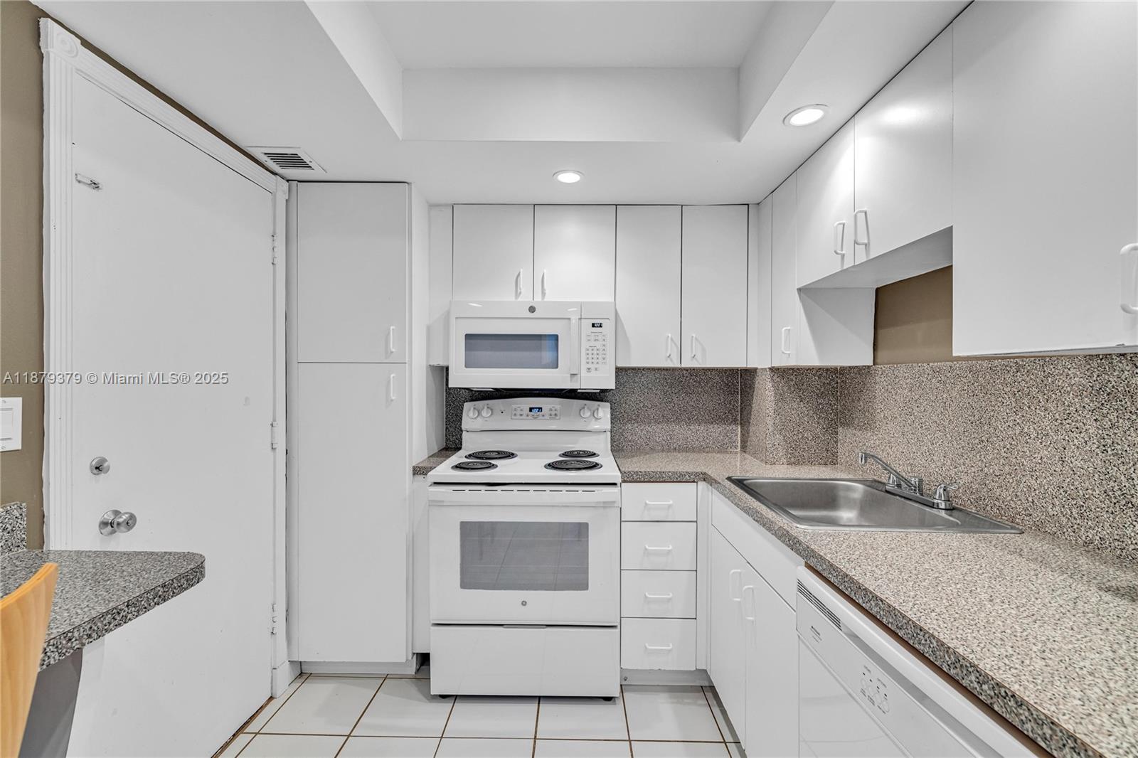 5005 Collins Ave # 616