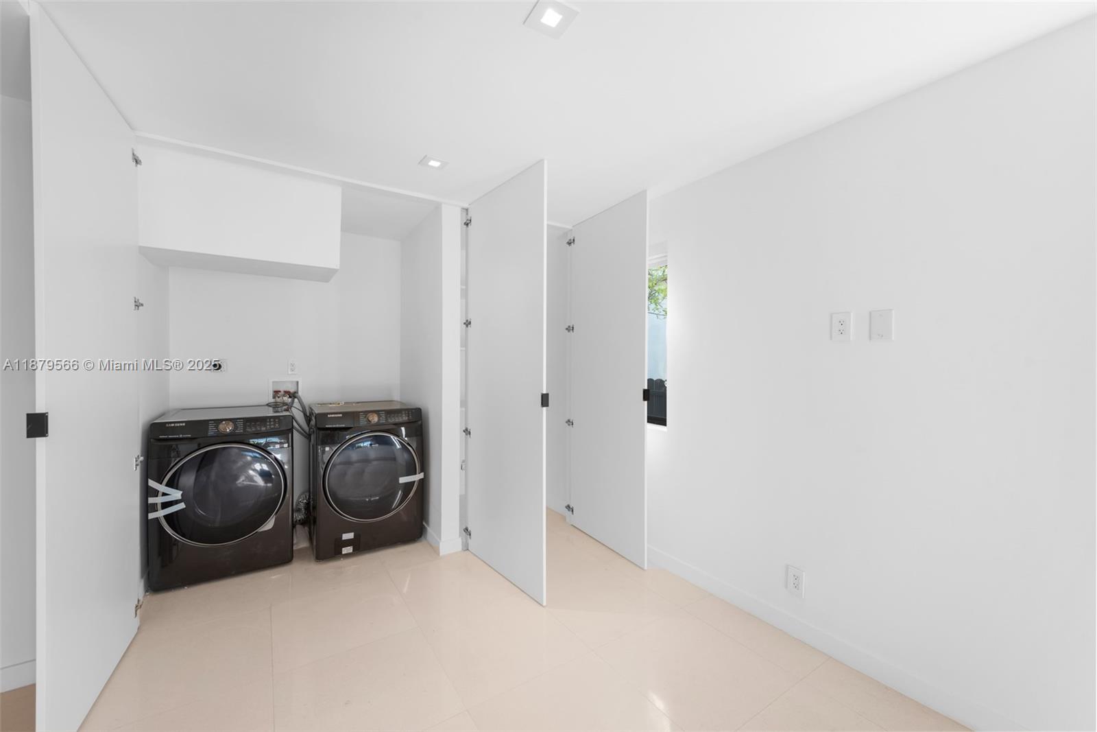 120 NE 49th St