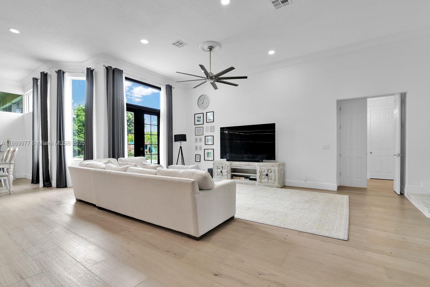 6622 Newport Lake Cir