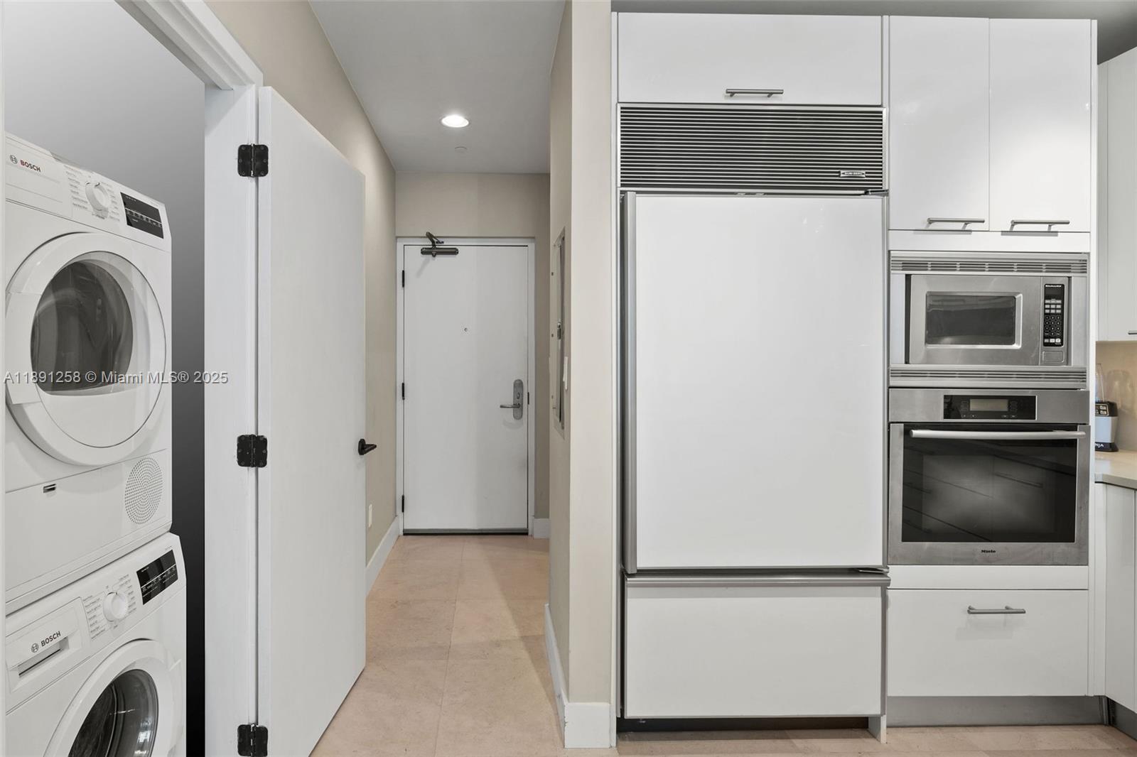 6799 Collins Ave # 209