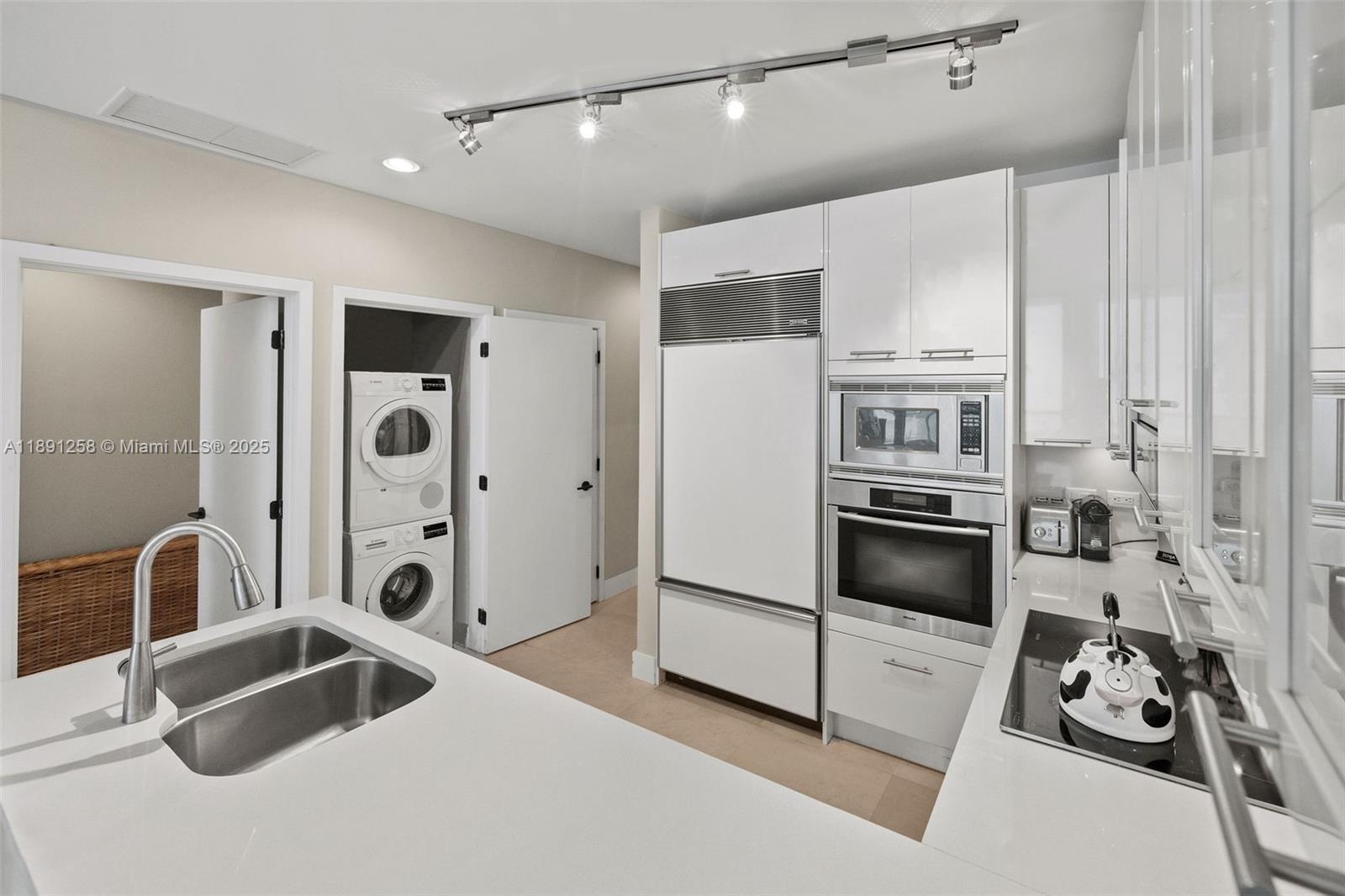 6799 Collins Ave # 209