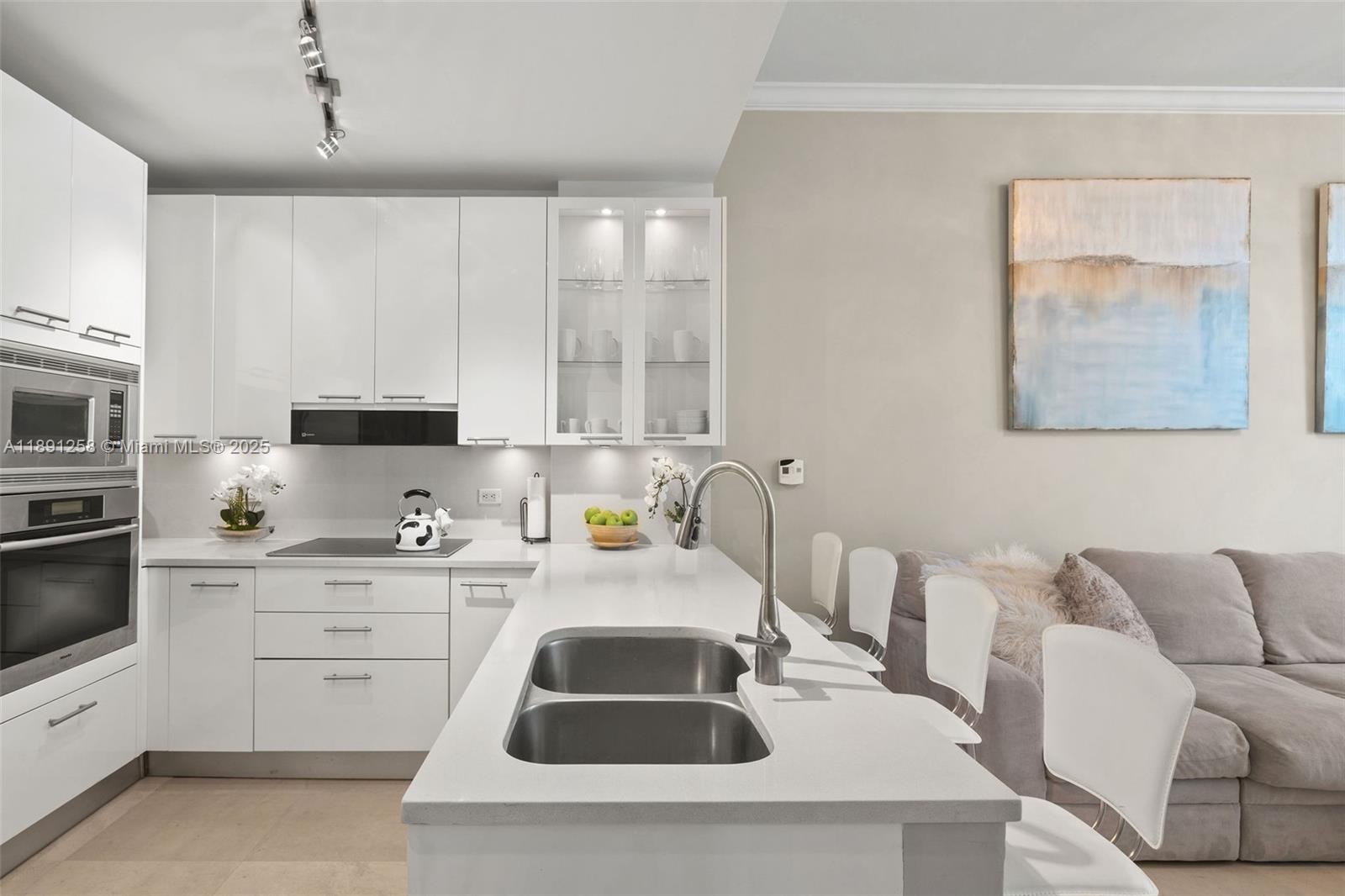 6799 Collins Ave # 209