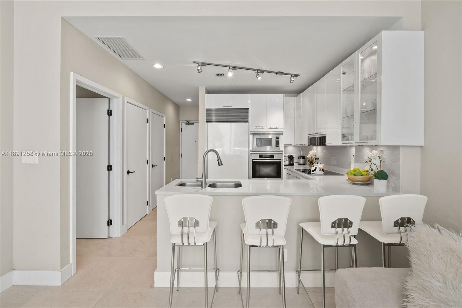 6799 Collins Ave # 209