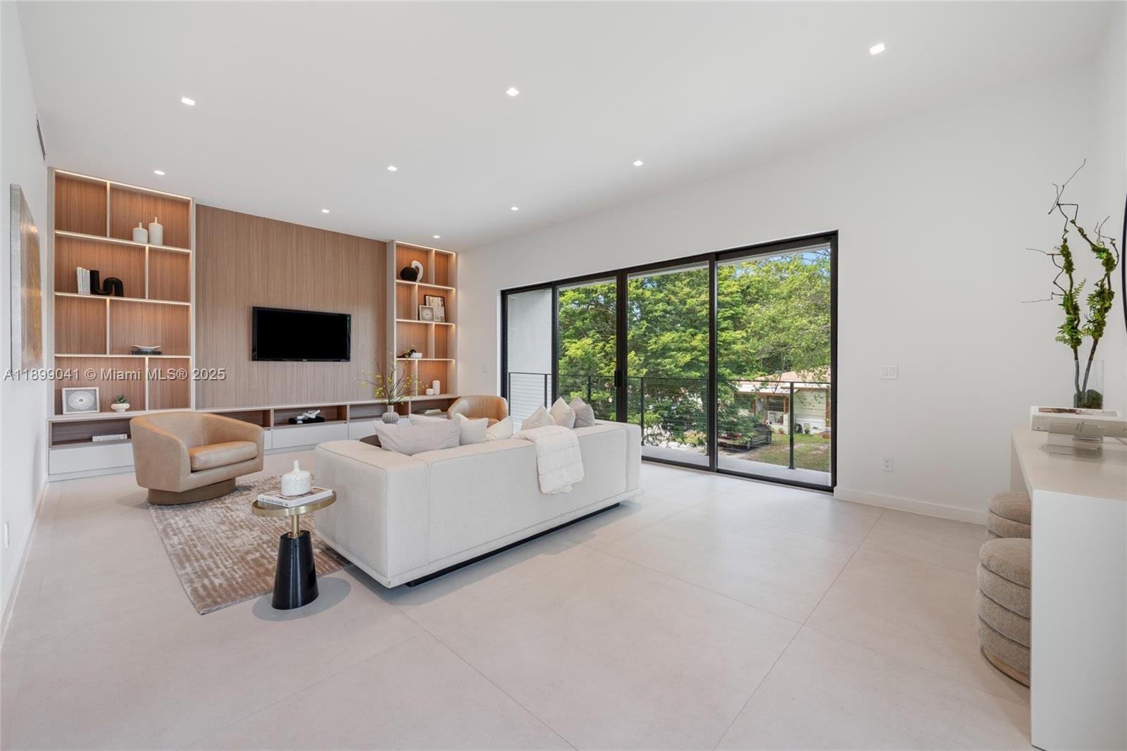 300 NE 48th St, Miami