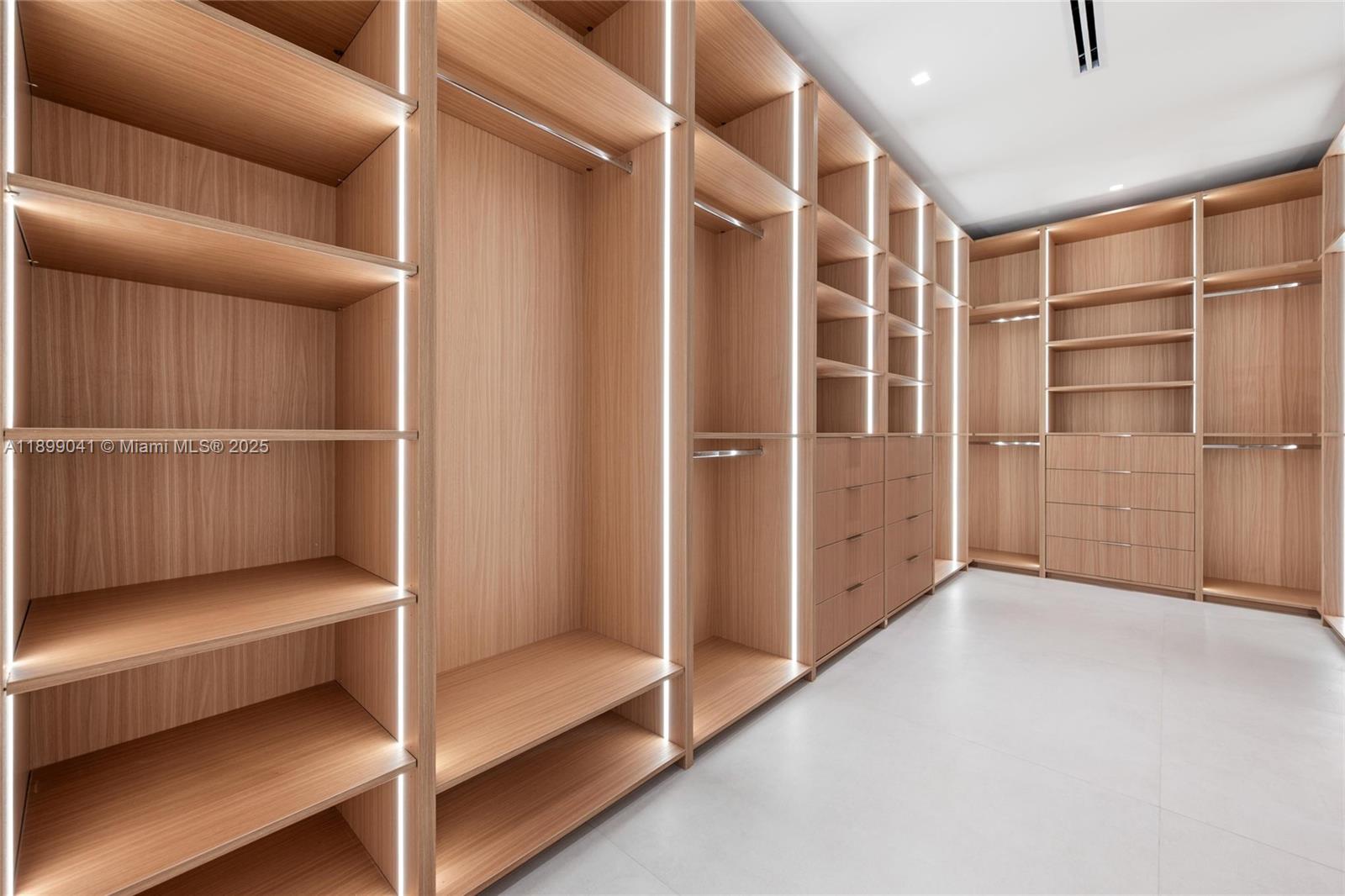 300 NE 48th St, Miami