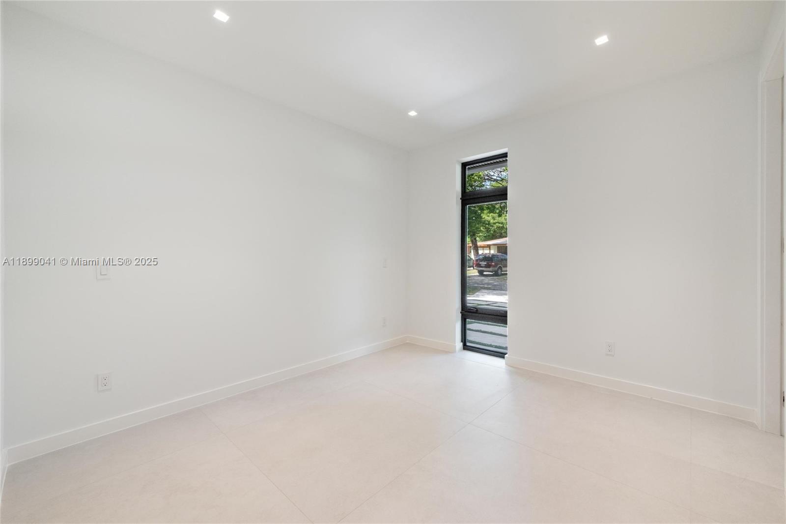 300 NE 48th St, Miami