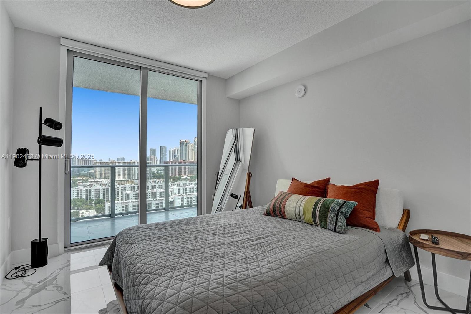 330 Sunny Isles Blvd # 2207 Unit: 5-2207