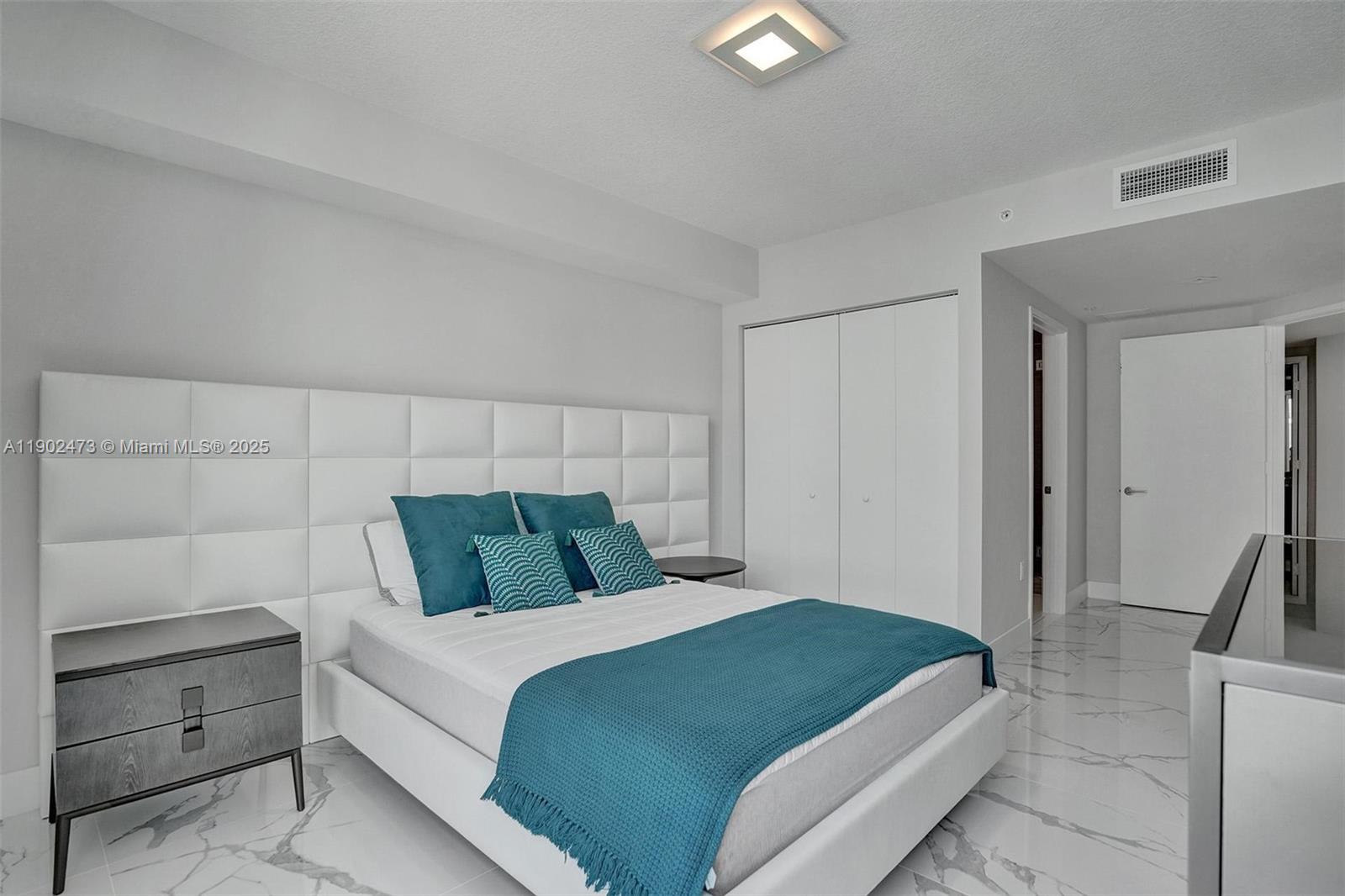 330 Sunny Isles Blvd # 2207 Unit: 5-2207