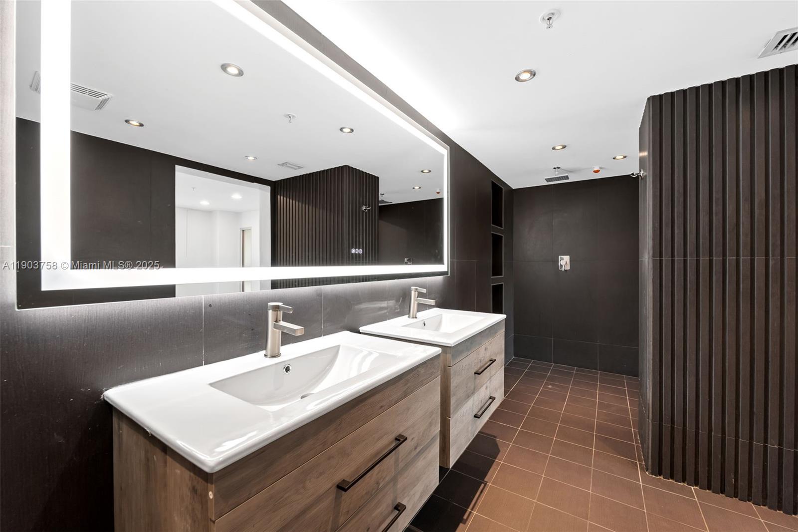 7744 Collins Ave # 20