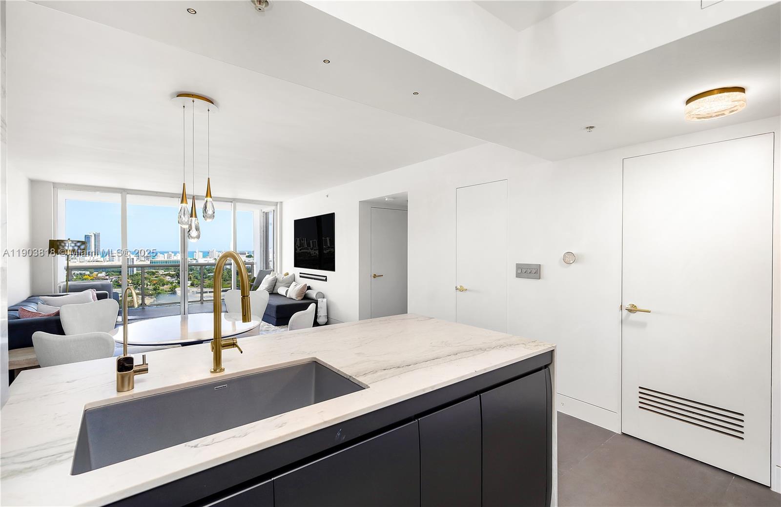 1800 Sunset Harbour Dr # 2105