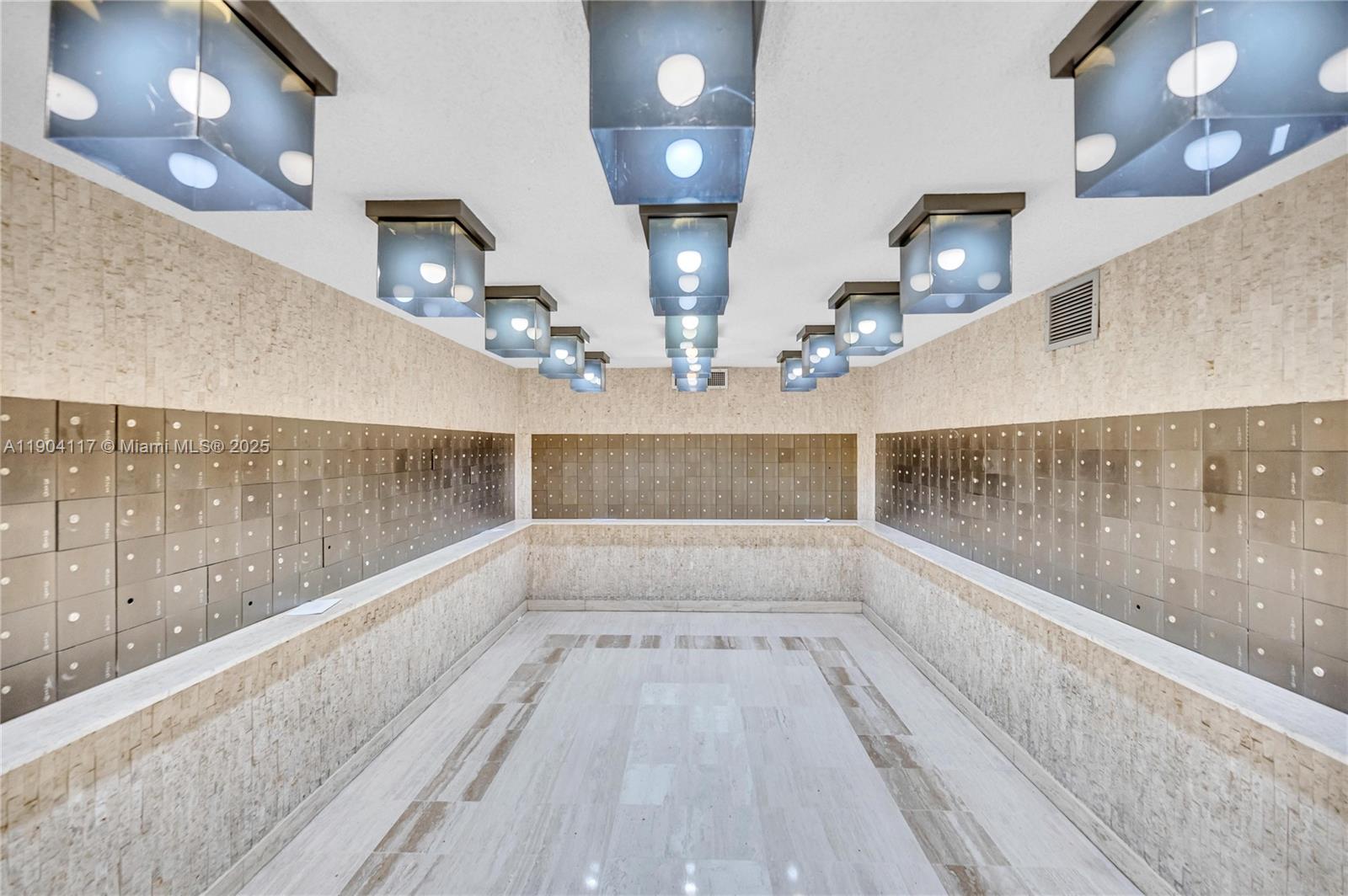 4101 Pine Tree Dr # 707