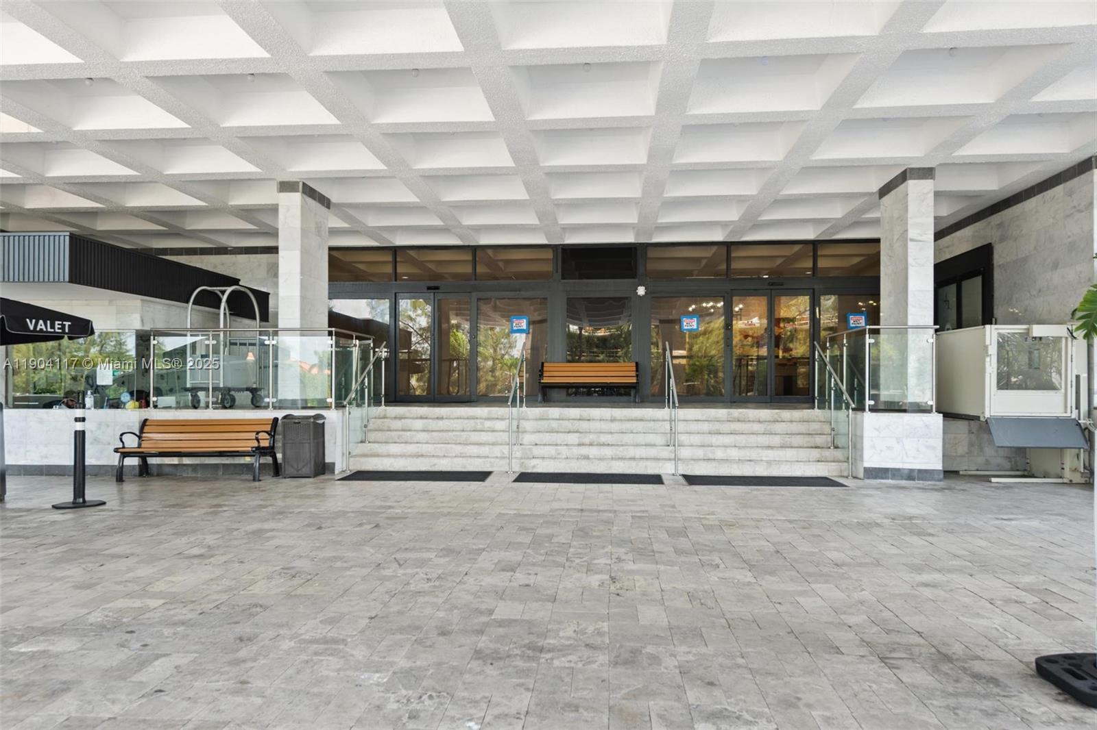 4101 Pine Tree Dr # 707