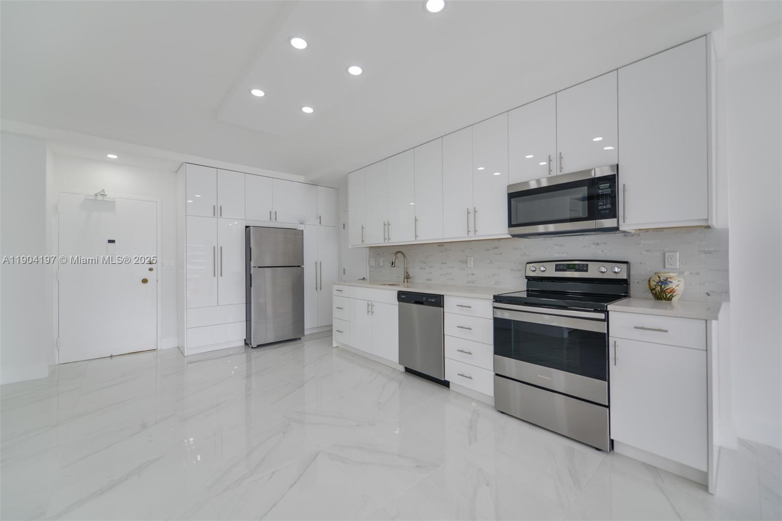 1950 S Ocean Dr # 19A