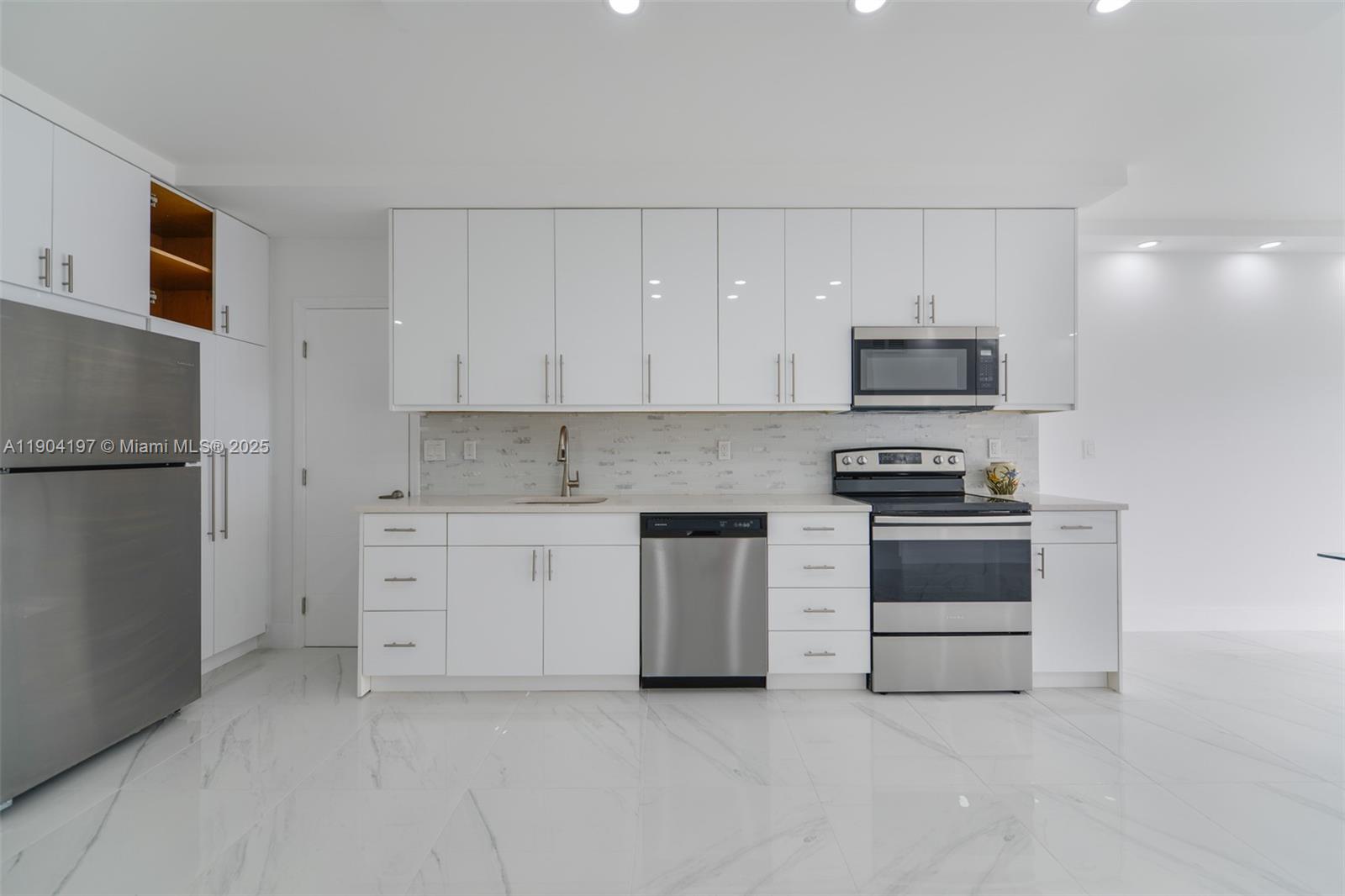 1950 S Ocean Dr # 19A