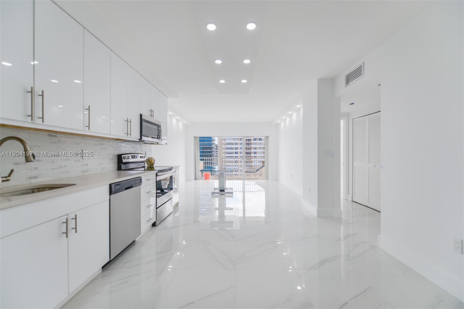 1950 S Ocean Dr # 19A