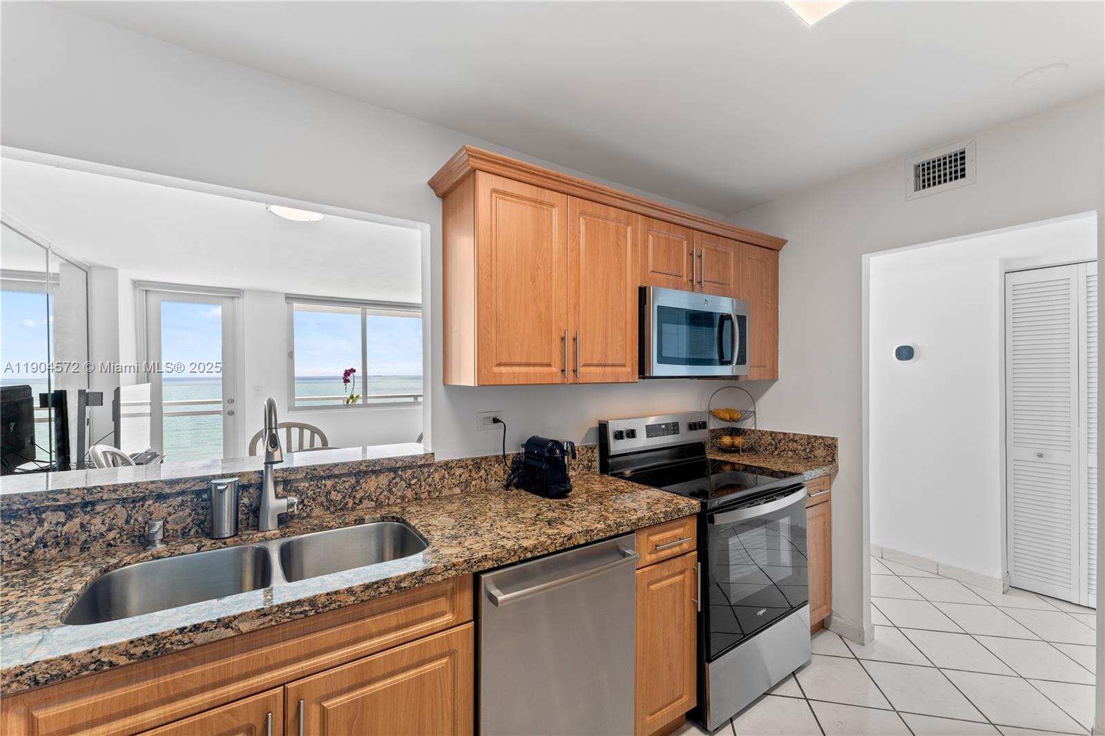 7135 Collins Ave # 1704