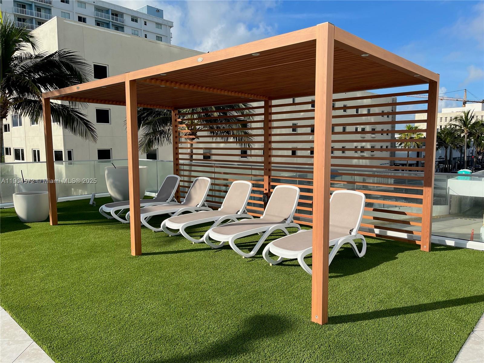 7135 Collins Ave # 1704