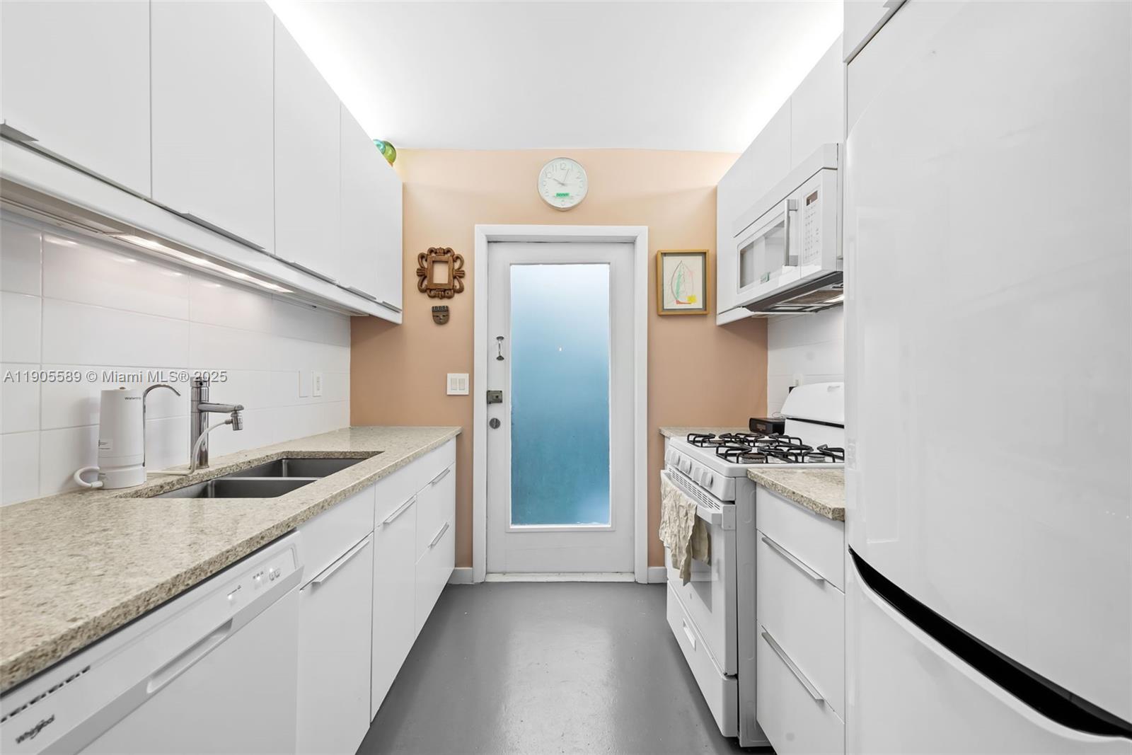 823 Jefferson Ave # 6