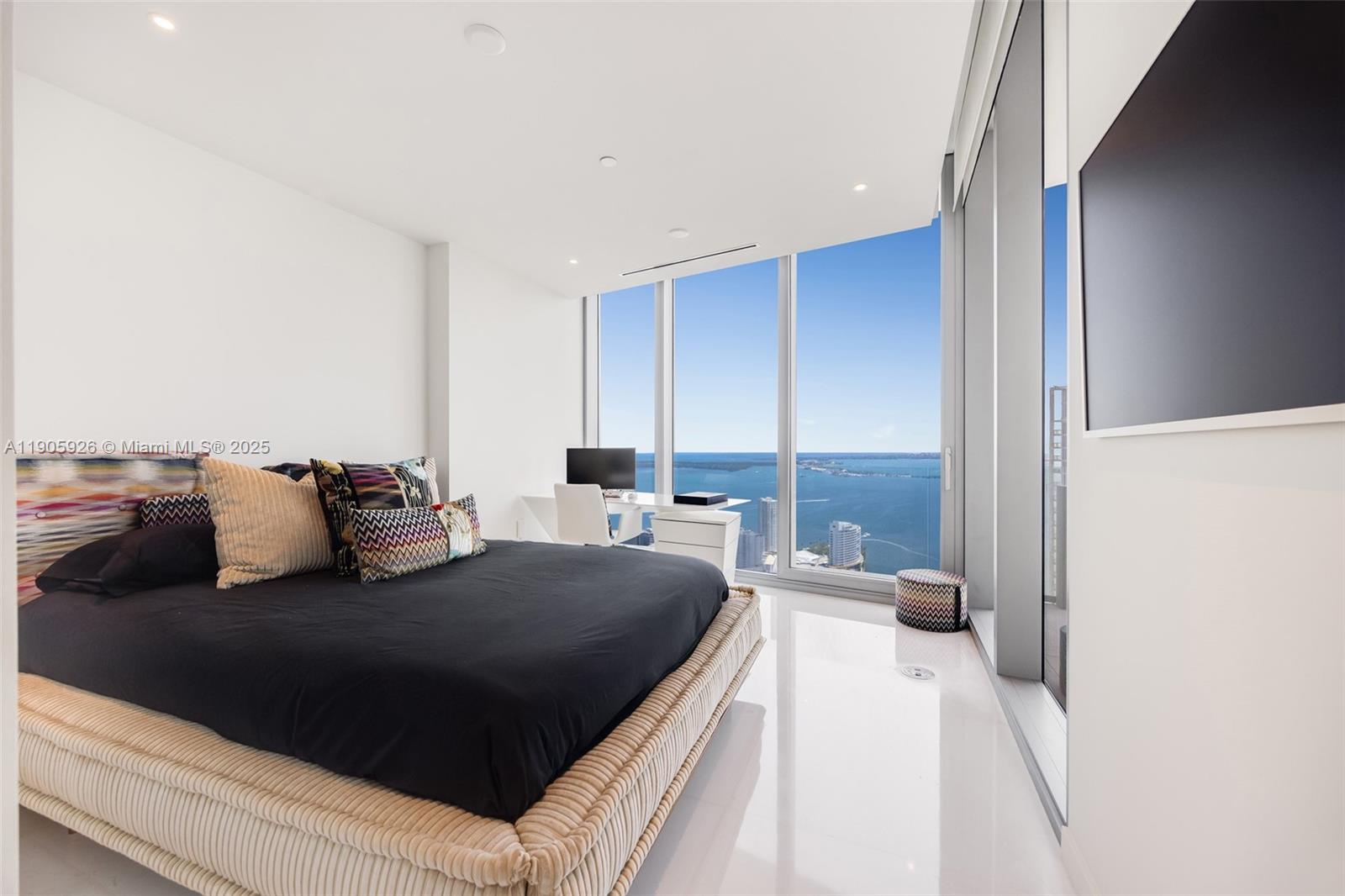 300 Biscayne Boulevard Way # 5205W