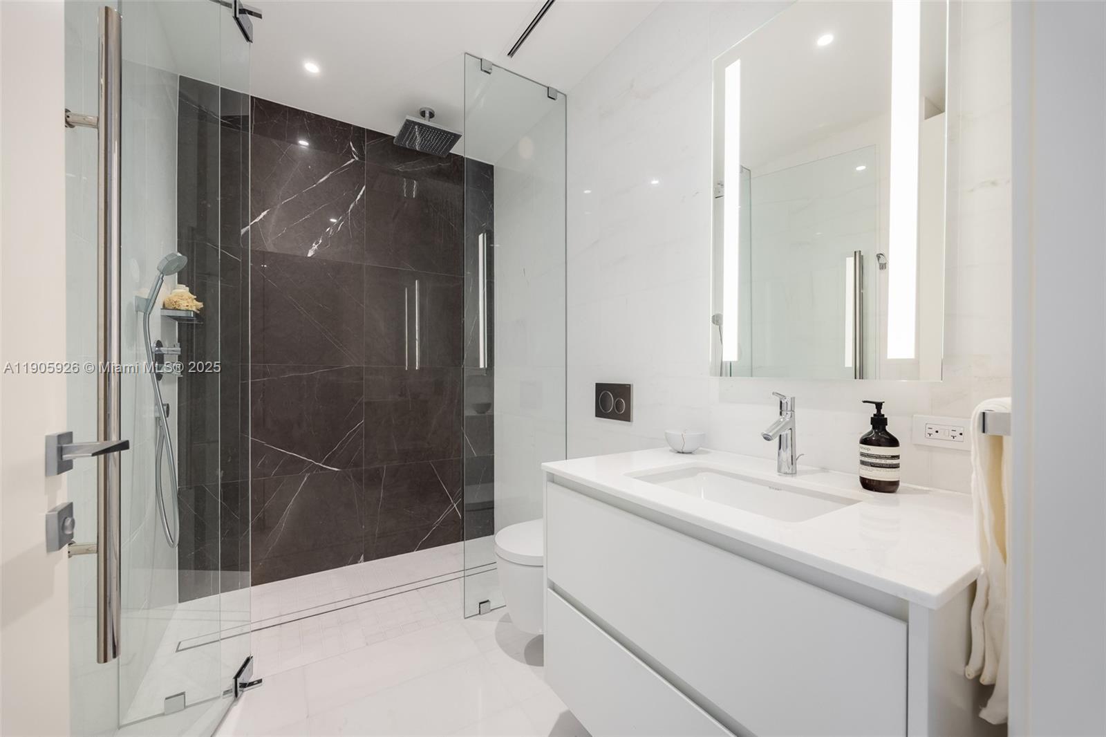 300 Biscayne Boulevard Way # 5205W