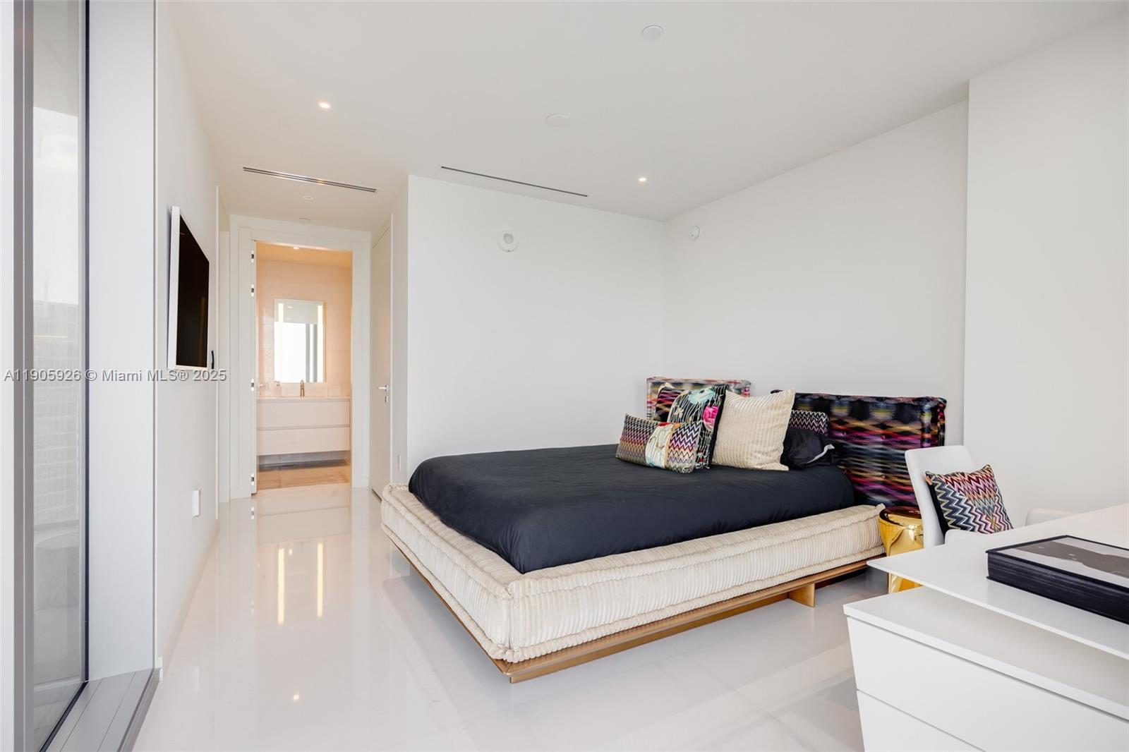 300 Biscayne Boulevard Way # 5205W