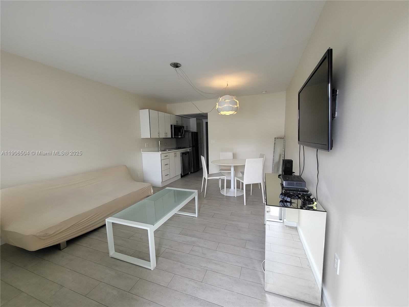 1601 Meridian Ave # 106