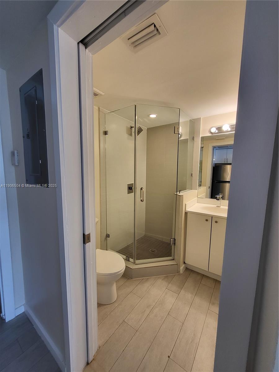 1601 Meridian Ave # 106