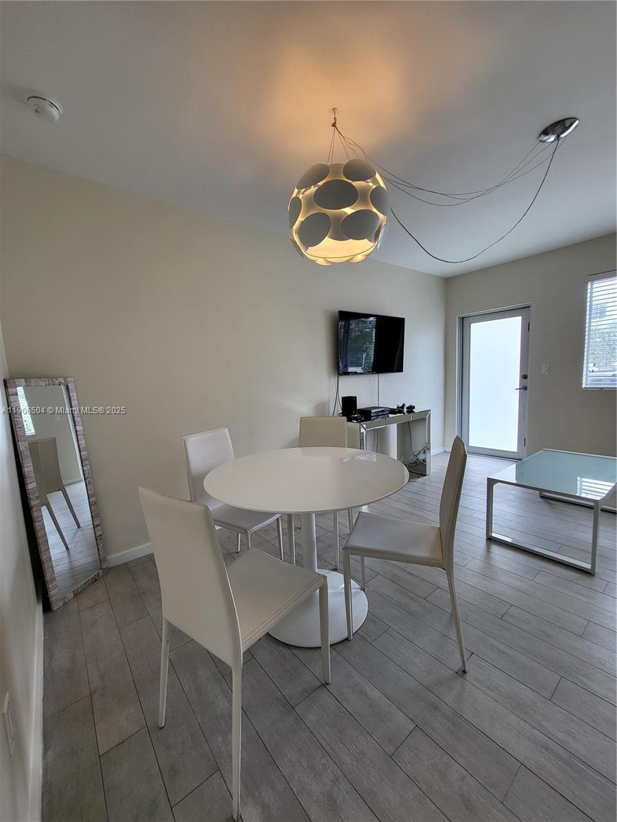 1601 Meridian Ave # 106